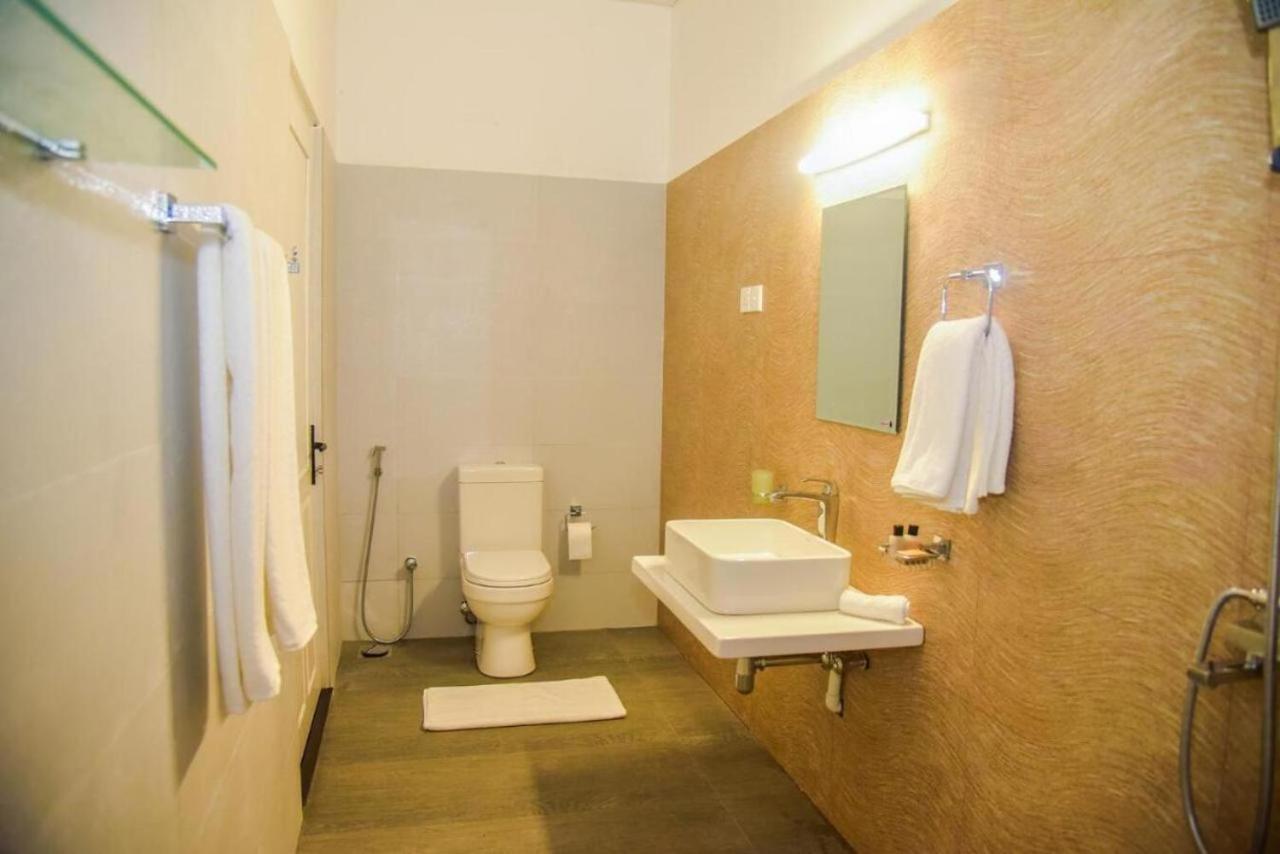 Ace Boutique Airport Otel Katunayaka Dış mekan fotoğraf